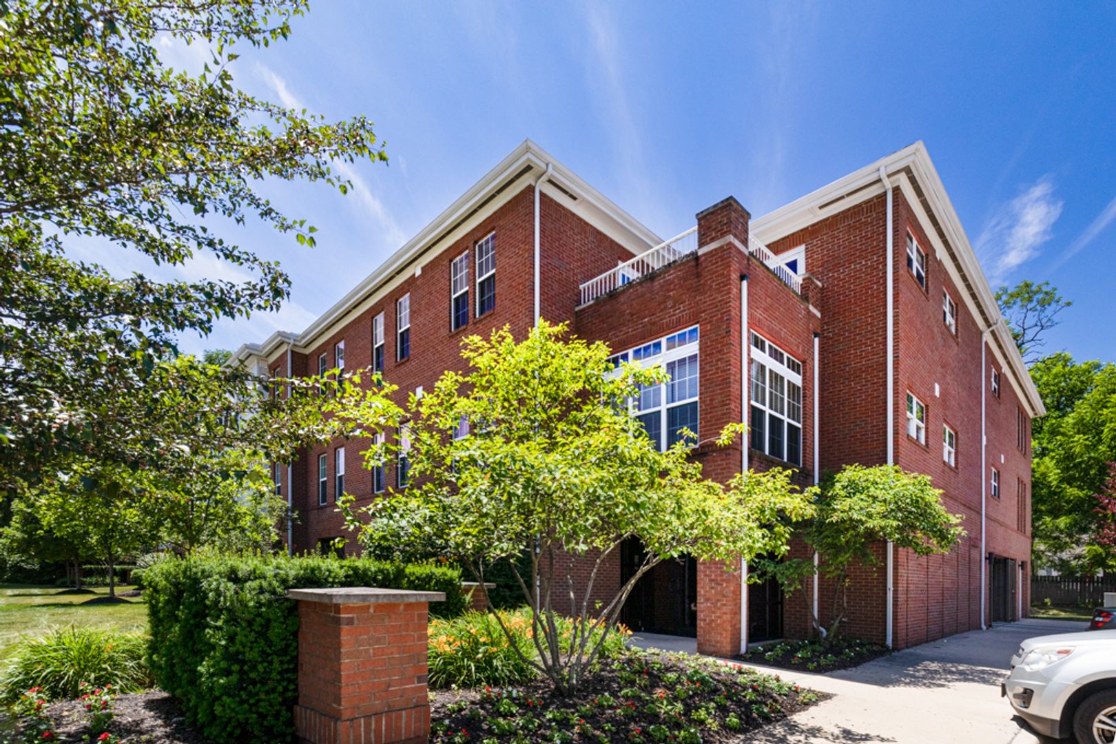 Worthington Apartment: 805 Proprietors Rd