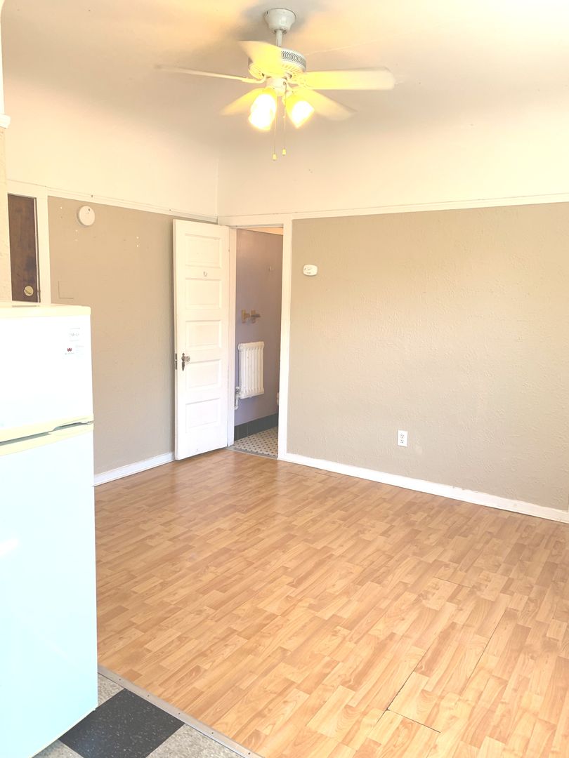 Milwaukee Apartment: 1503 E Kane Pl