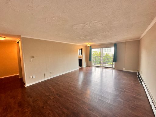 1/2 OFF SEPTEMBER RENT 2 Bedroom with Private Balcony with View of Lake Michigan – photo 1