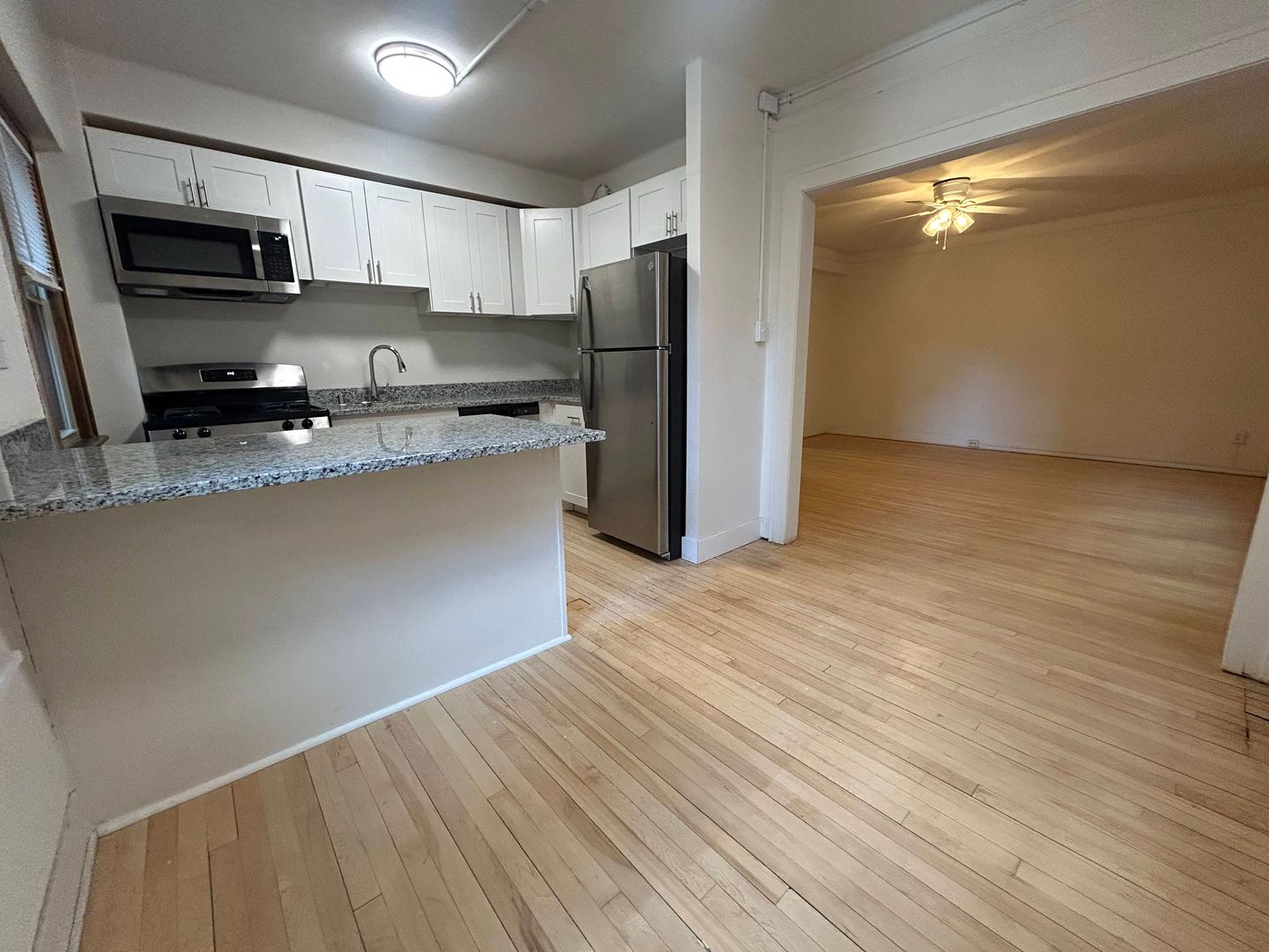 Milwaukee Apartment: 913 E. Kilbourn Ave.