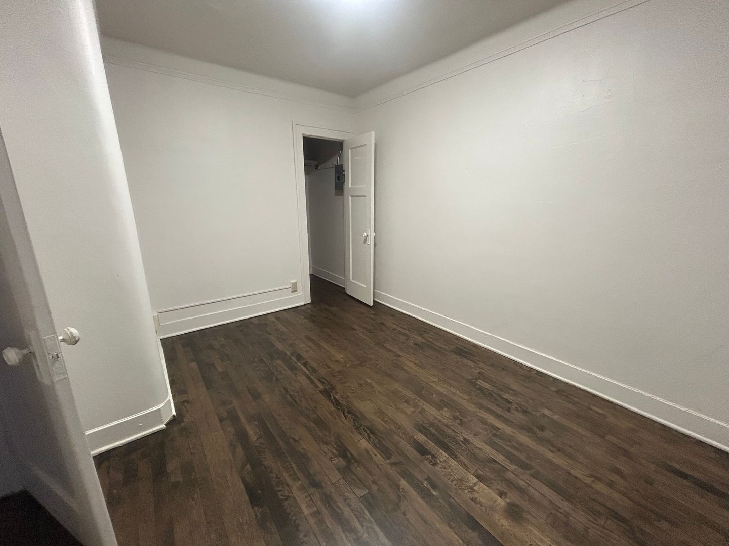 Milwaukee Apartment: 913 E. Kilbourn Ave.