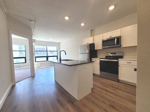 RENT SPECIAL 1/2 OFF FIRST MONTH'S RENT!! Super Cute 1-Bedroom on Downer Ave!! – photo 1