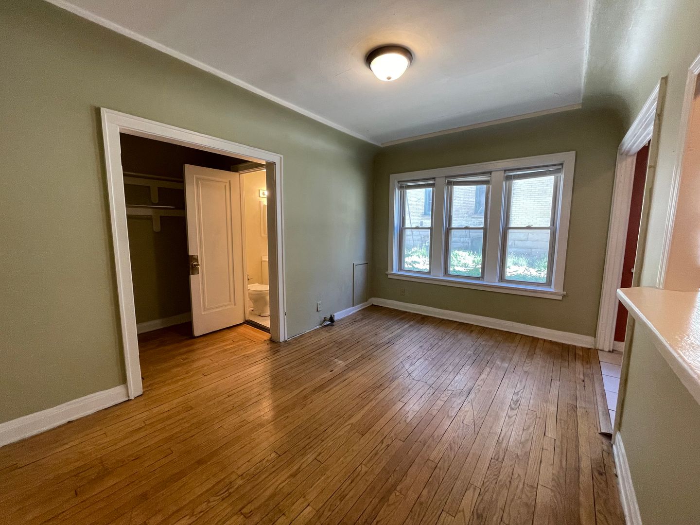 Milwaukee Apartment: 1527 N. Marshall St.