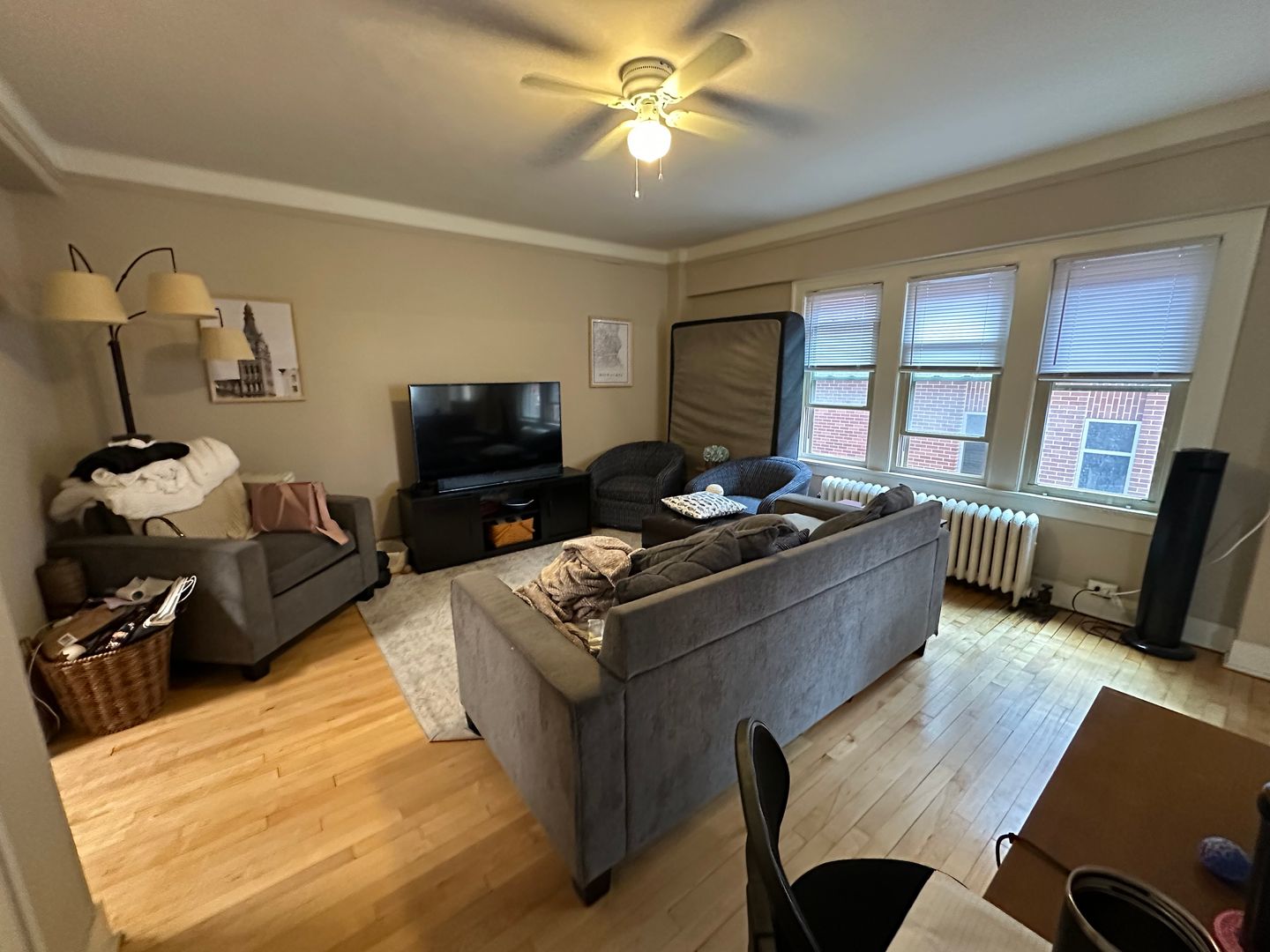 Milwaukee Apartment: 913 E. Kilbourn Ave.