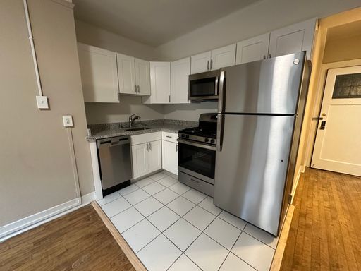 Downtown 1-bedroom with Renovated Kitchen – photo 1