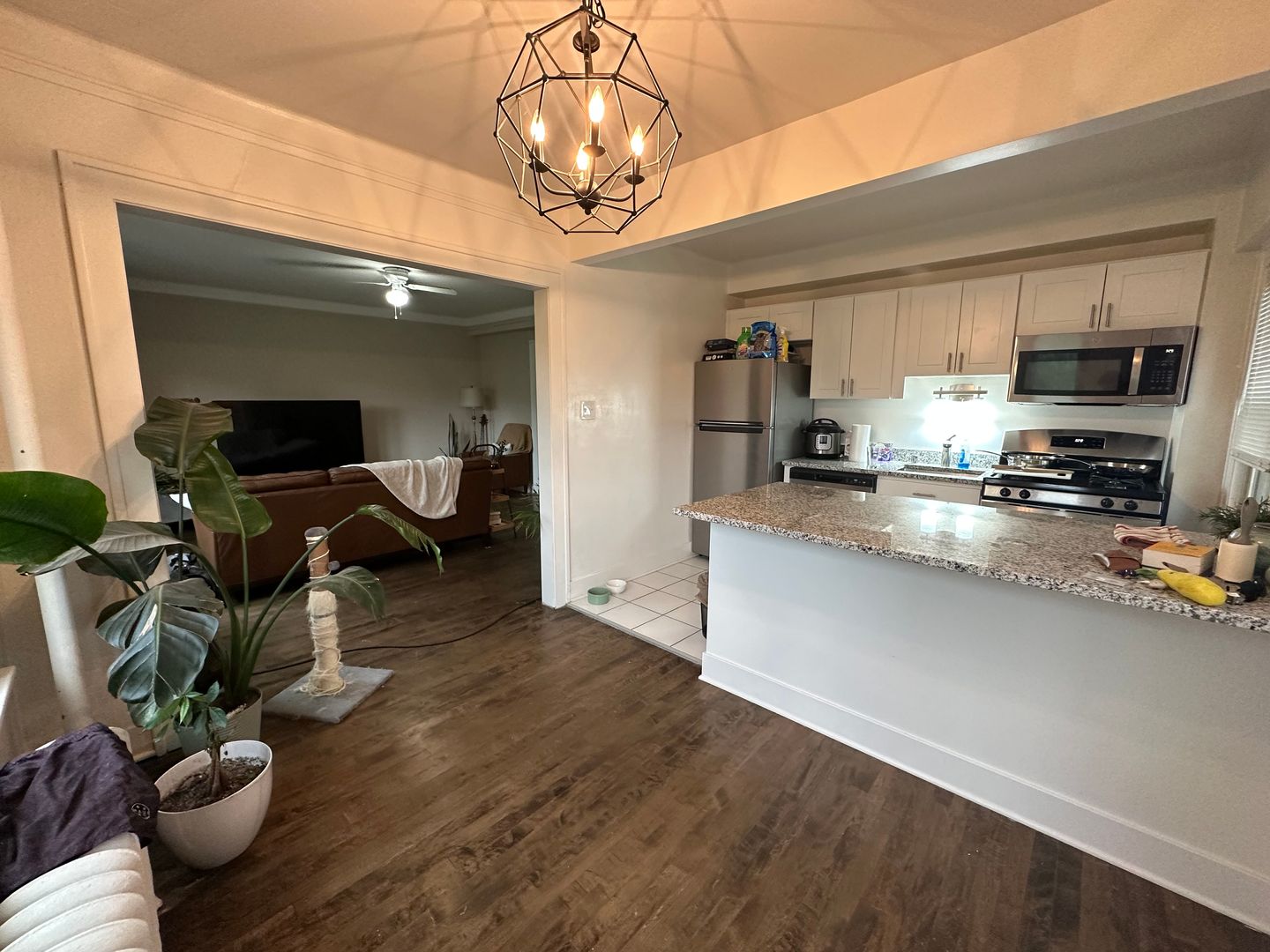 Milwaukee Apartment: 913 E. Kilbourn Ave.