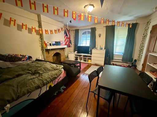 Spacious Milwaukee Downtown Studio – photo 1