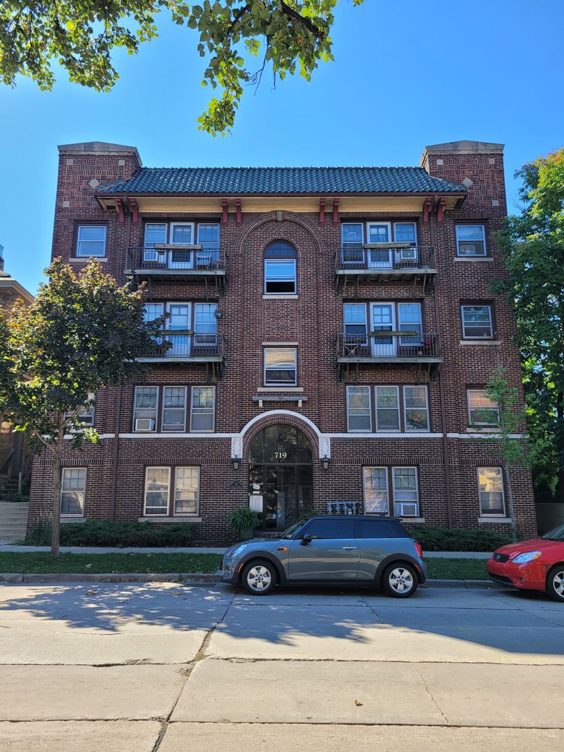 Milwaukee Apartment: 719 E. Knapp St.