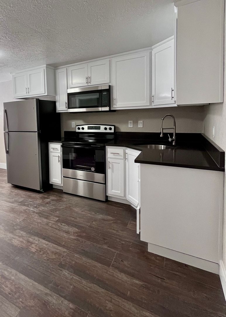 Salem Apartment: 665 - 697 25th St SE