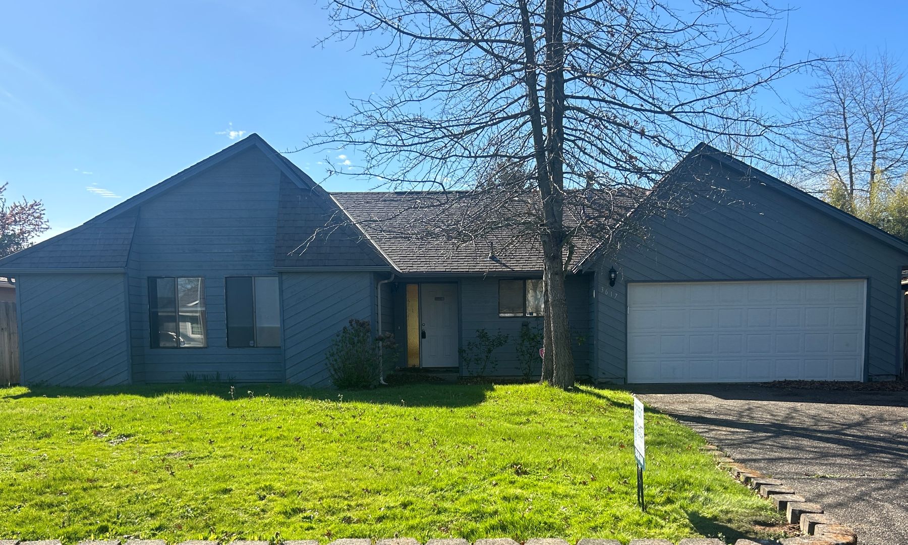 Salem House: 3617 Silverstone Dr NE