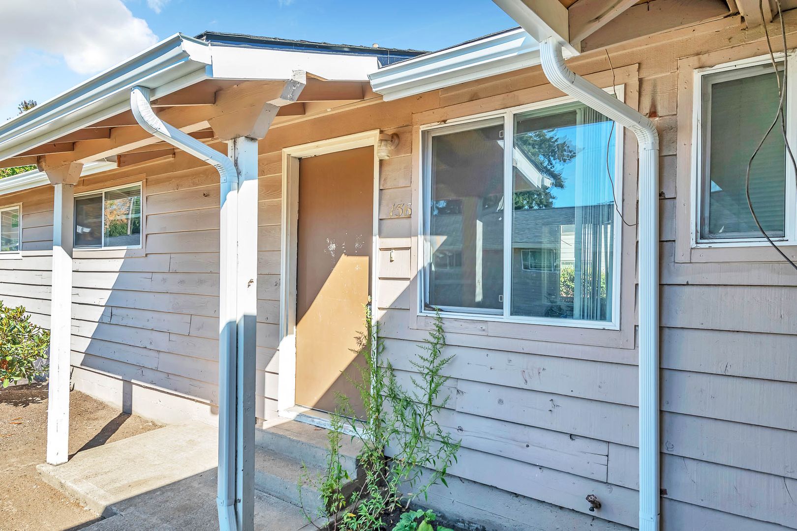 Salem Apartment: 138 - 168 25th NE