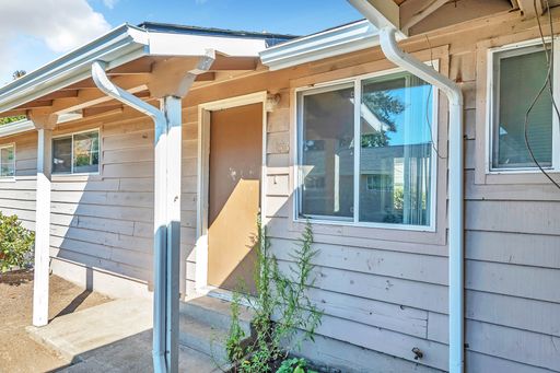 Beautifully Remodeled 2 Bedroom Apartment Near State Street W/Washer & Dryer hook-ups – photo 1