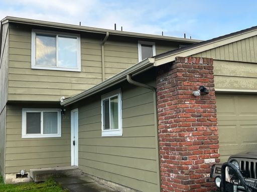 $250 off First Month! Modern & Updated 2 Bedrooms, 1.5 Bathroom on Salishan – photo 1