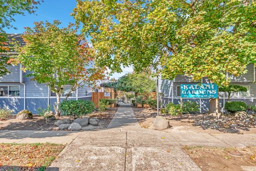 Spacious Updated 2 Bedroom 1 Bath Upstairs Unit – photo 1
