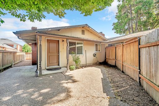 Charming Salem Home Near Downtown, Salem Hospital & Bush Park! – photo 1
