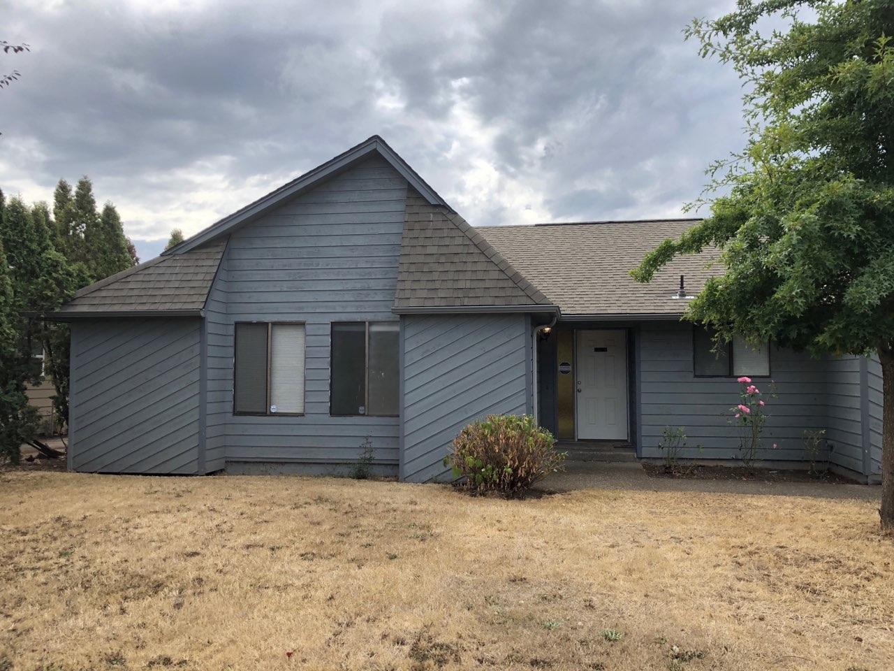 Salem House: 3617 Silverstone Dr NE