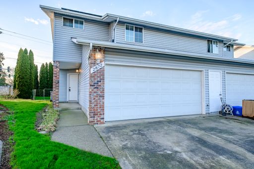 Spacious 2 Bedroom Townhome in SE Albany with Attached Garage! – photo 1