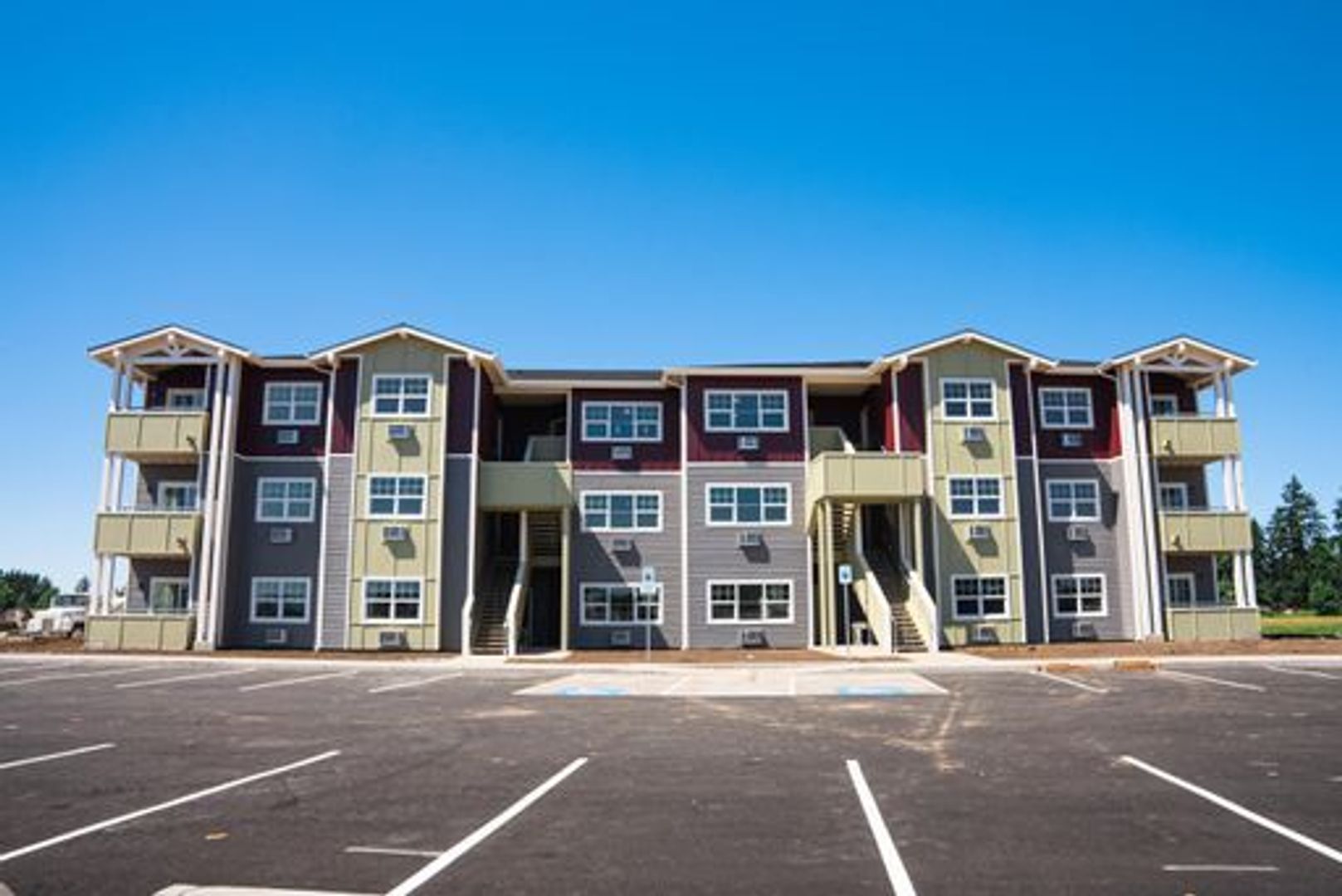 Lebanon Apartment: 875 Village Loop