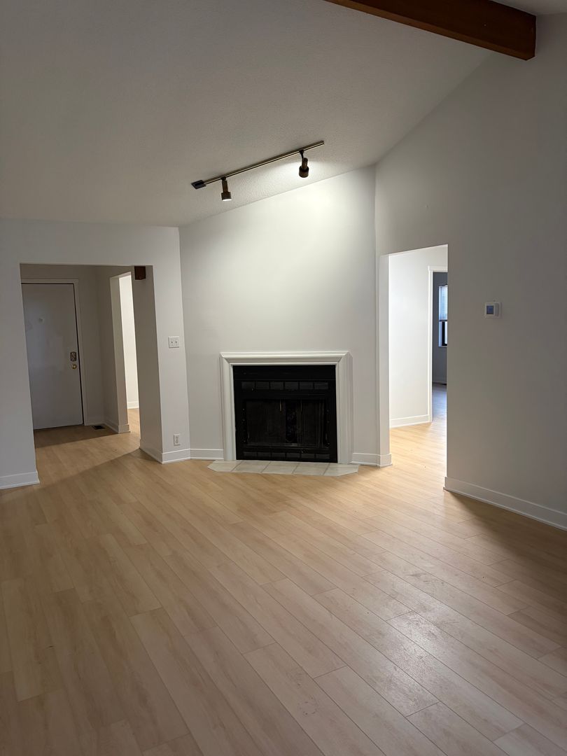 Muncie Apartment: 312-314 W Charter Dr