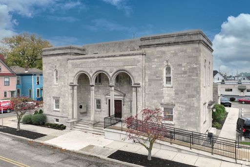 Thrive Downtown – Where Historic Charm Meets Modern Living – photo 1