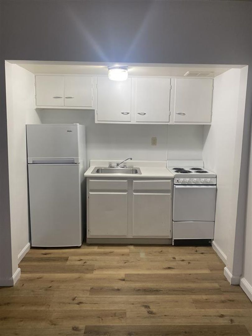 Muncie Apartment: 123 N High St