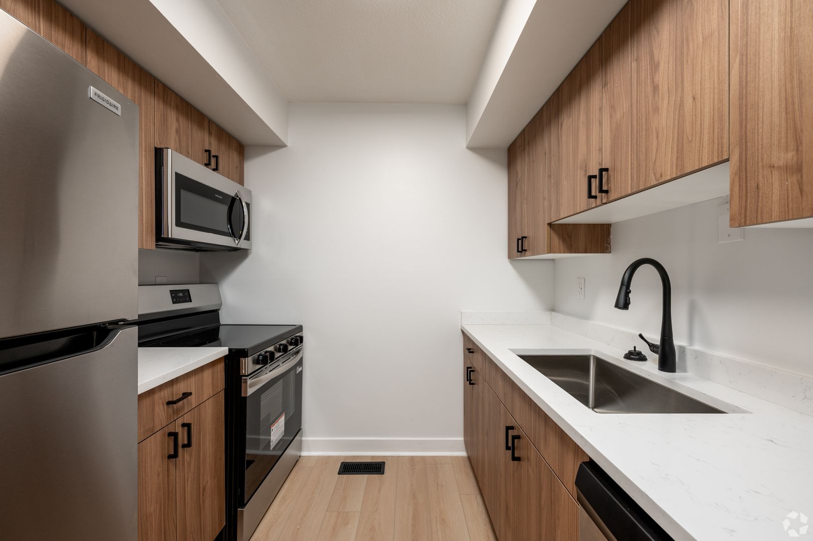 Eaton Apartment: 715 E Race St