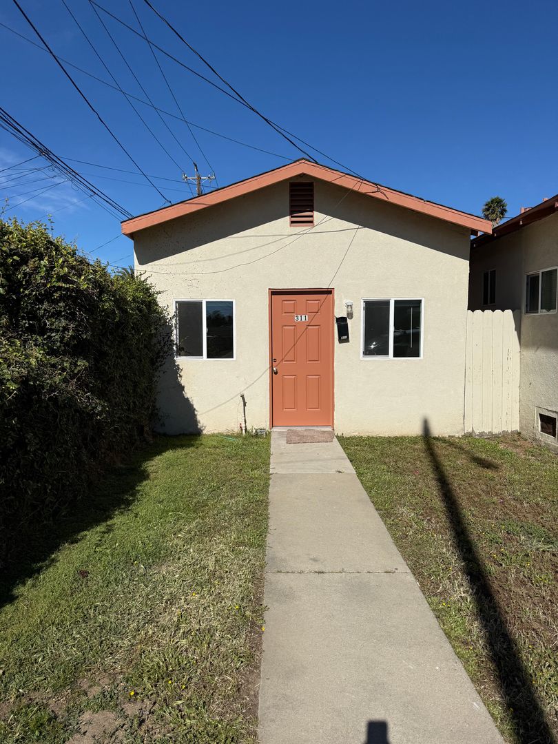 Santa Maria House: 311 S Curryer St