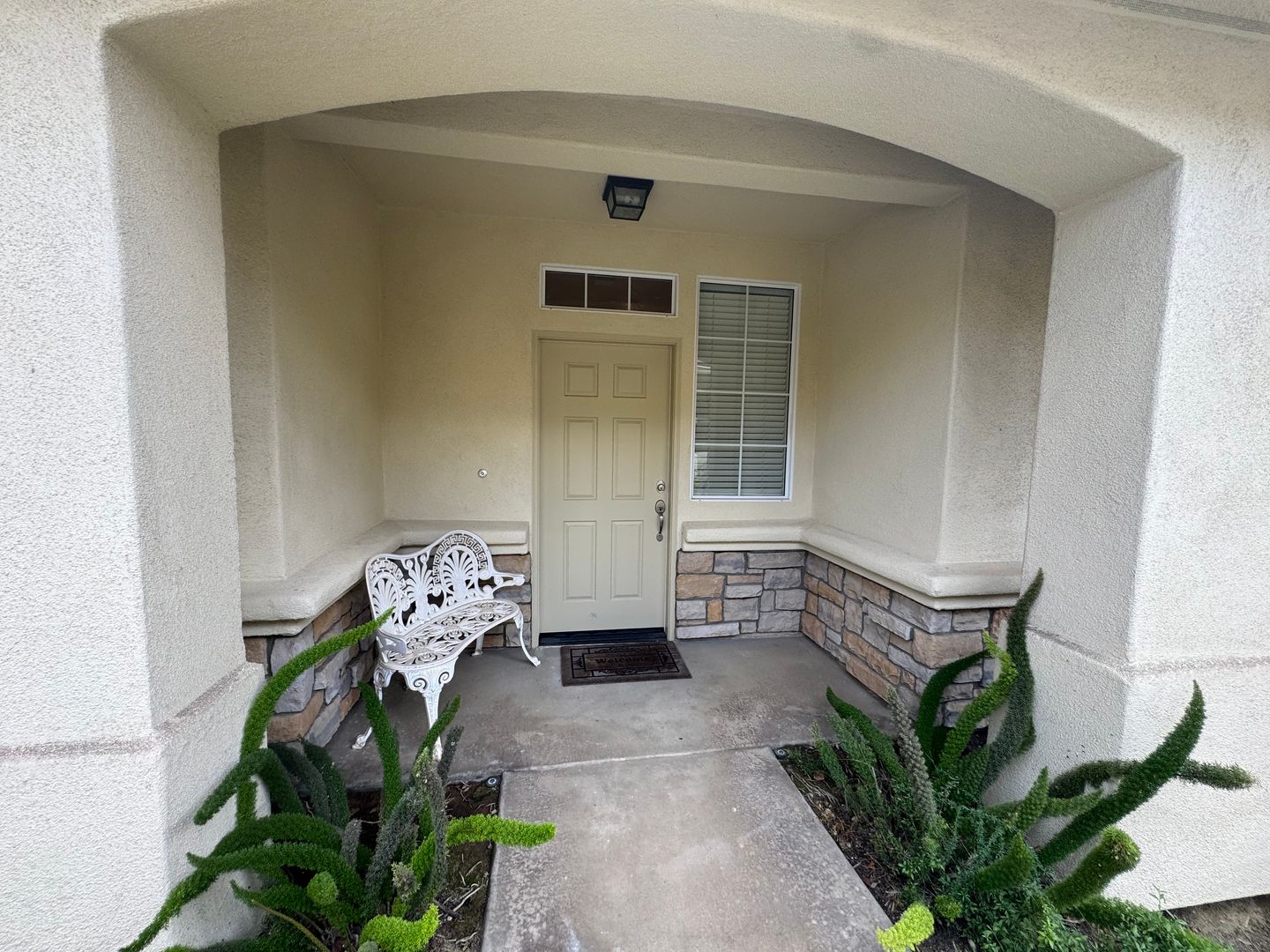 Santa Maria Townhome: 2329 S Eastbury Way