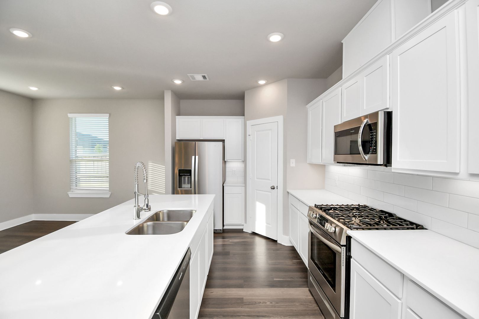 Rosharon House: 10507 Moon Valley Lane