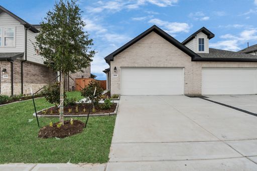 Welcome to the Elm — Single-Level Charm, Modern Style. – photo 1
