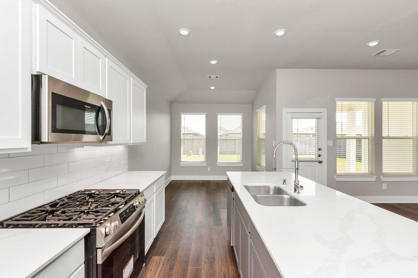 Rosharon House: 10526 Moon Valley Lane