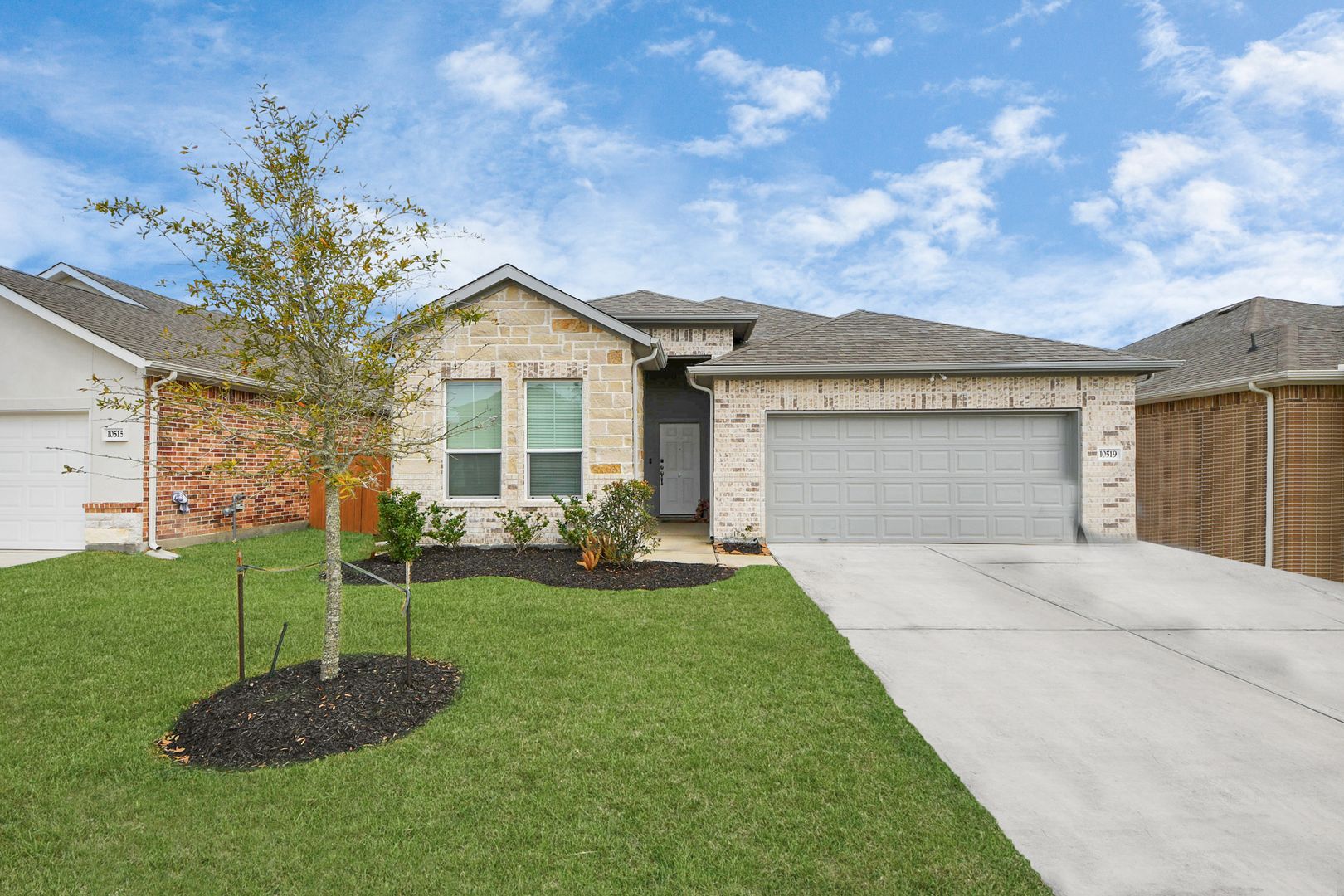 Rosharon House: 10519 Moon Valley Lane