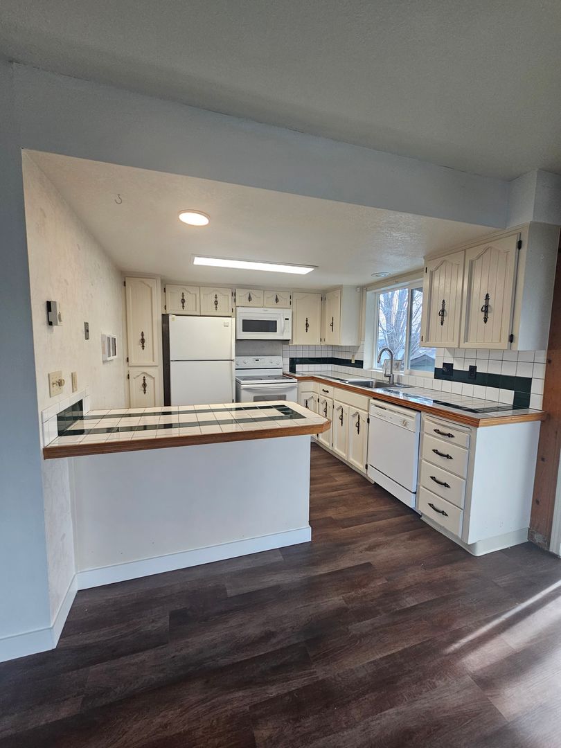 Madras Apartment: SF341- LRC