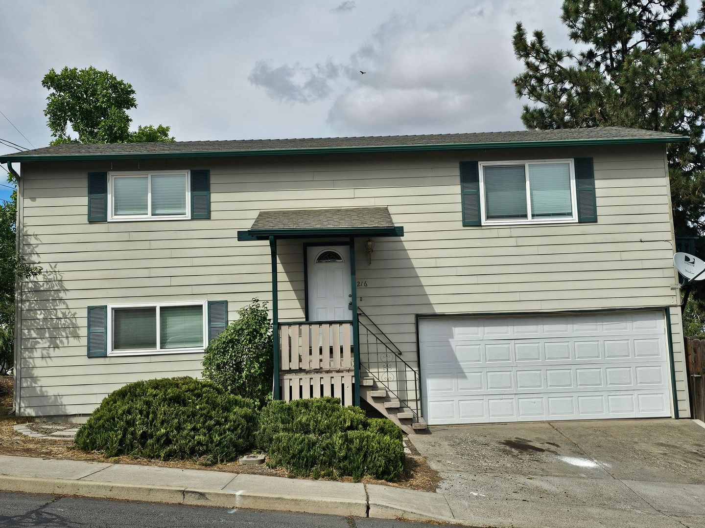 Madras House: 216 SE Buff Street