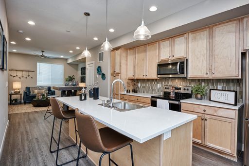 Beautiful 2 Bedroom Townhome with 2 Car Garage – photo 1