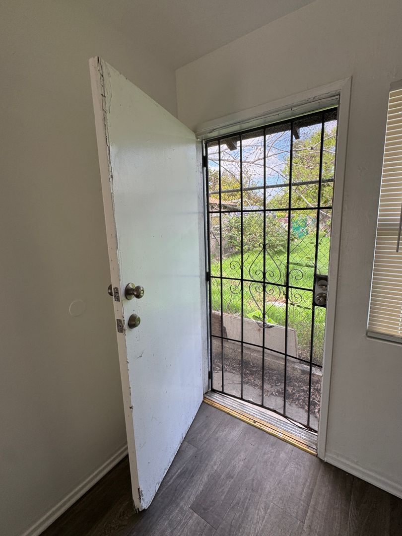 San Bernardino Apartment: 834-846 N. Davidson Ave