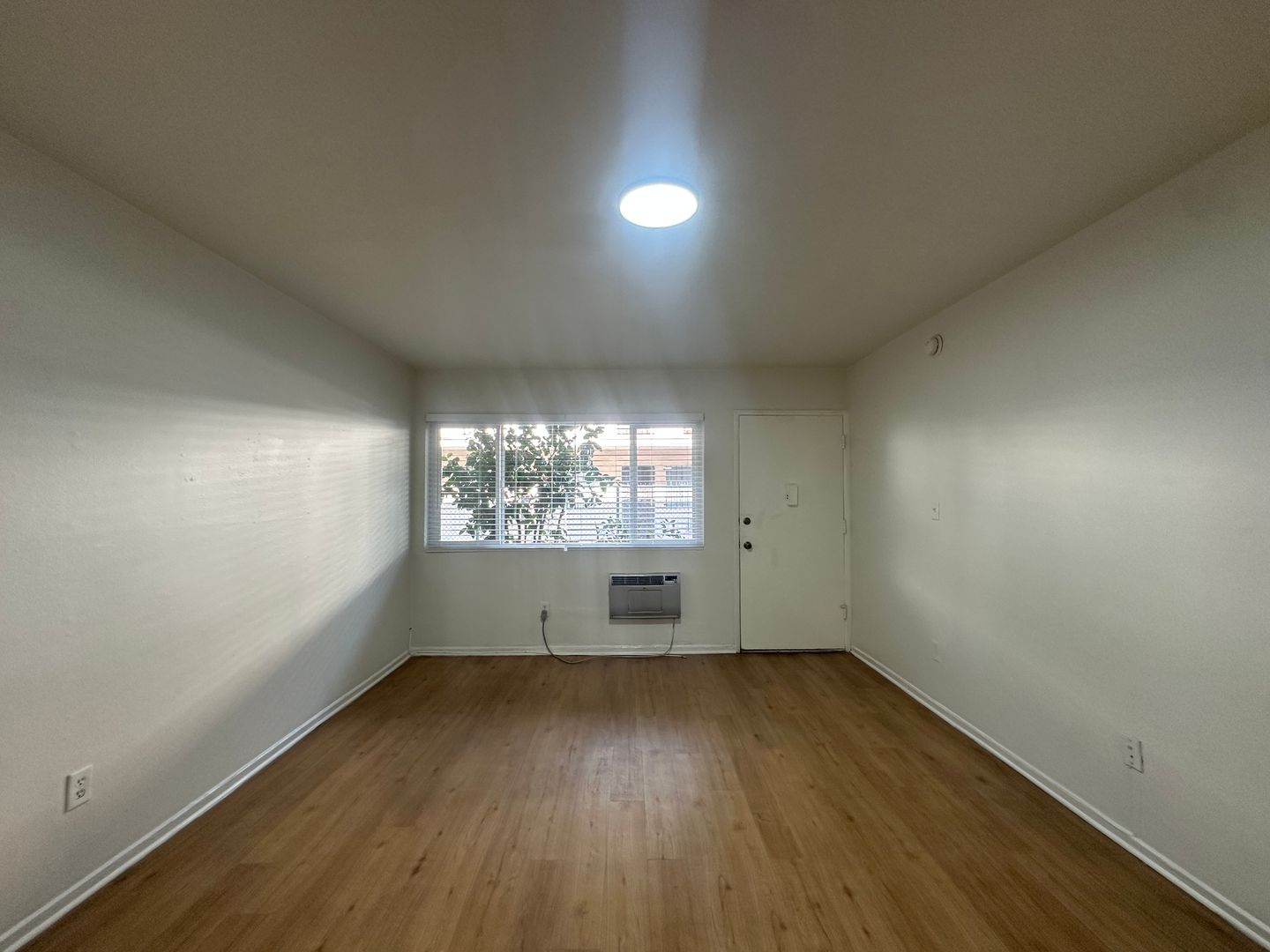 Los Angeles Apartment: 2666 Ellendale Place