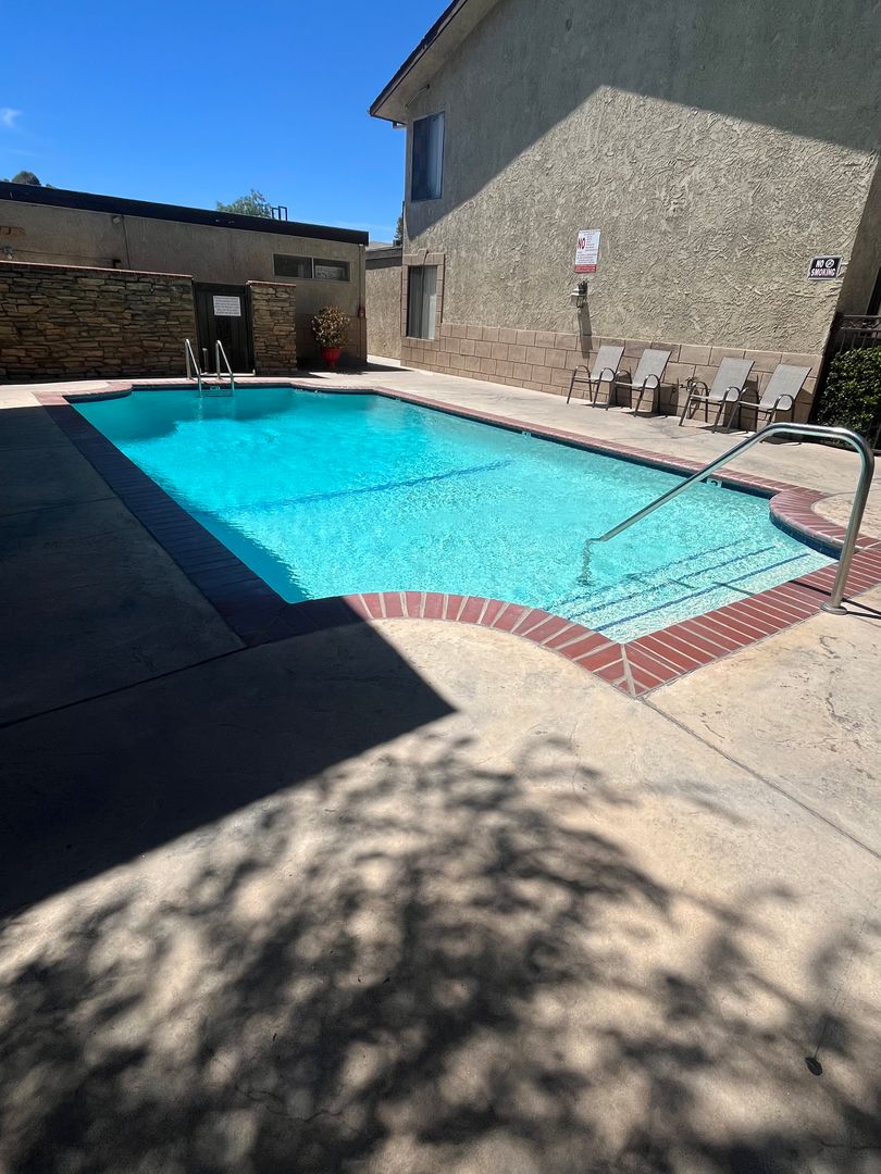 Santa Clarita Apartment: 24851 Walnut Street