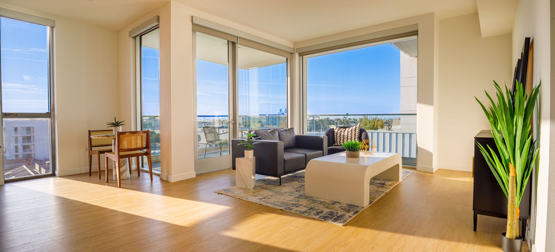 Santa Monica Apartment: 1550 Lincoln Boulevard