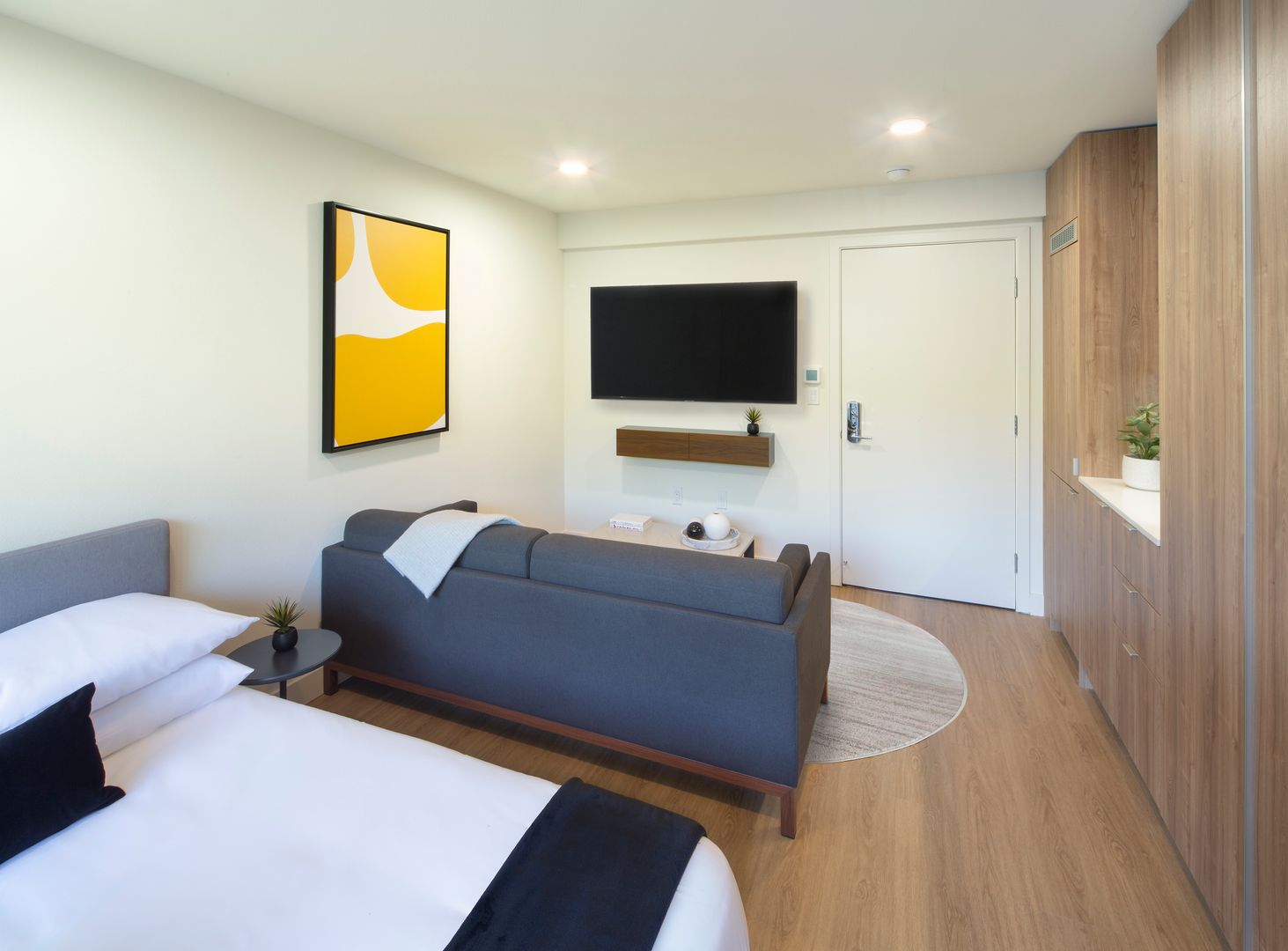 Canoga Park Apartment: 7810 Topanga Canyon Boulevard