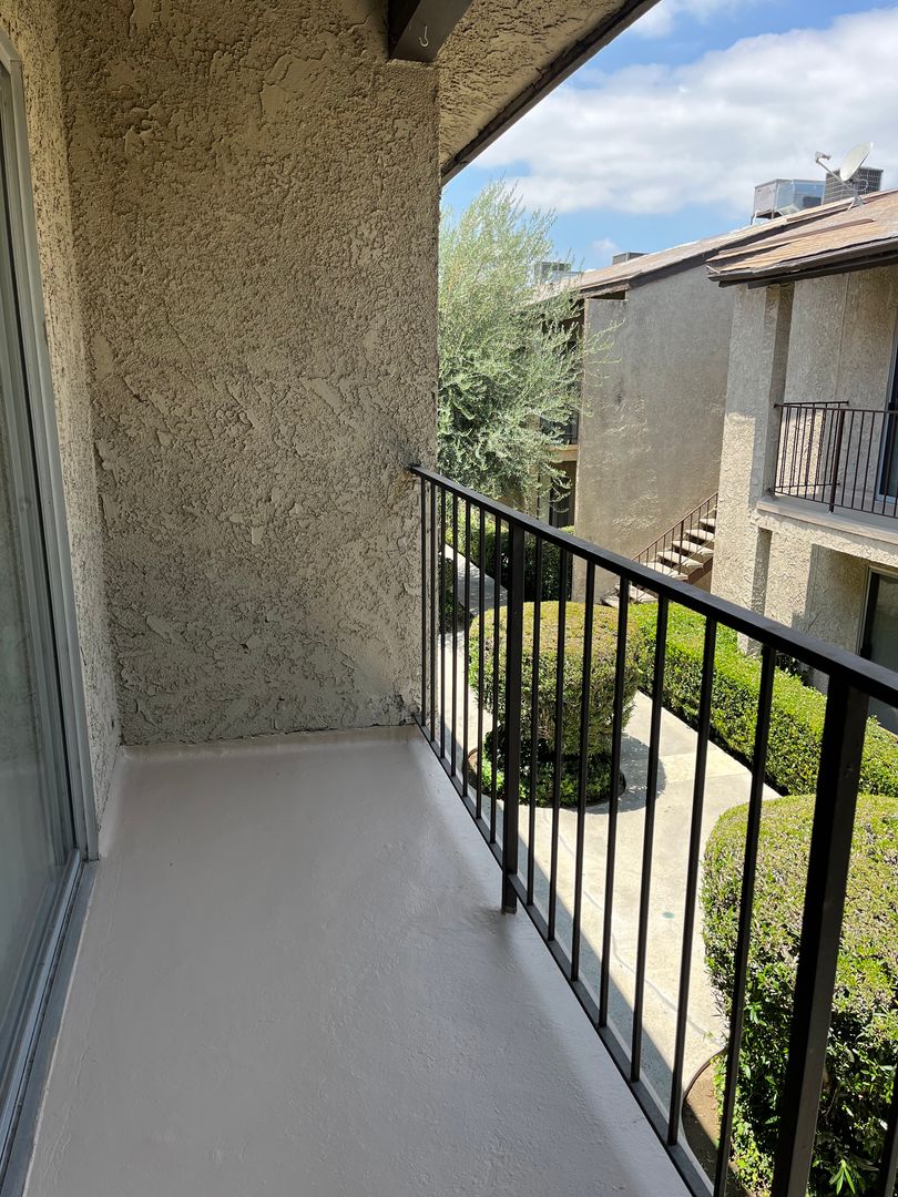 Santa Clarita Apartment: 24851 Walnut Street