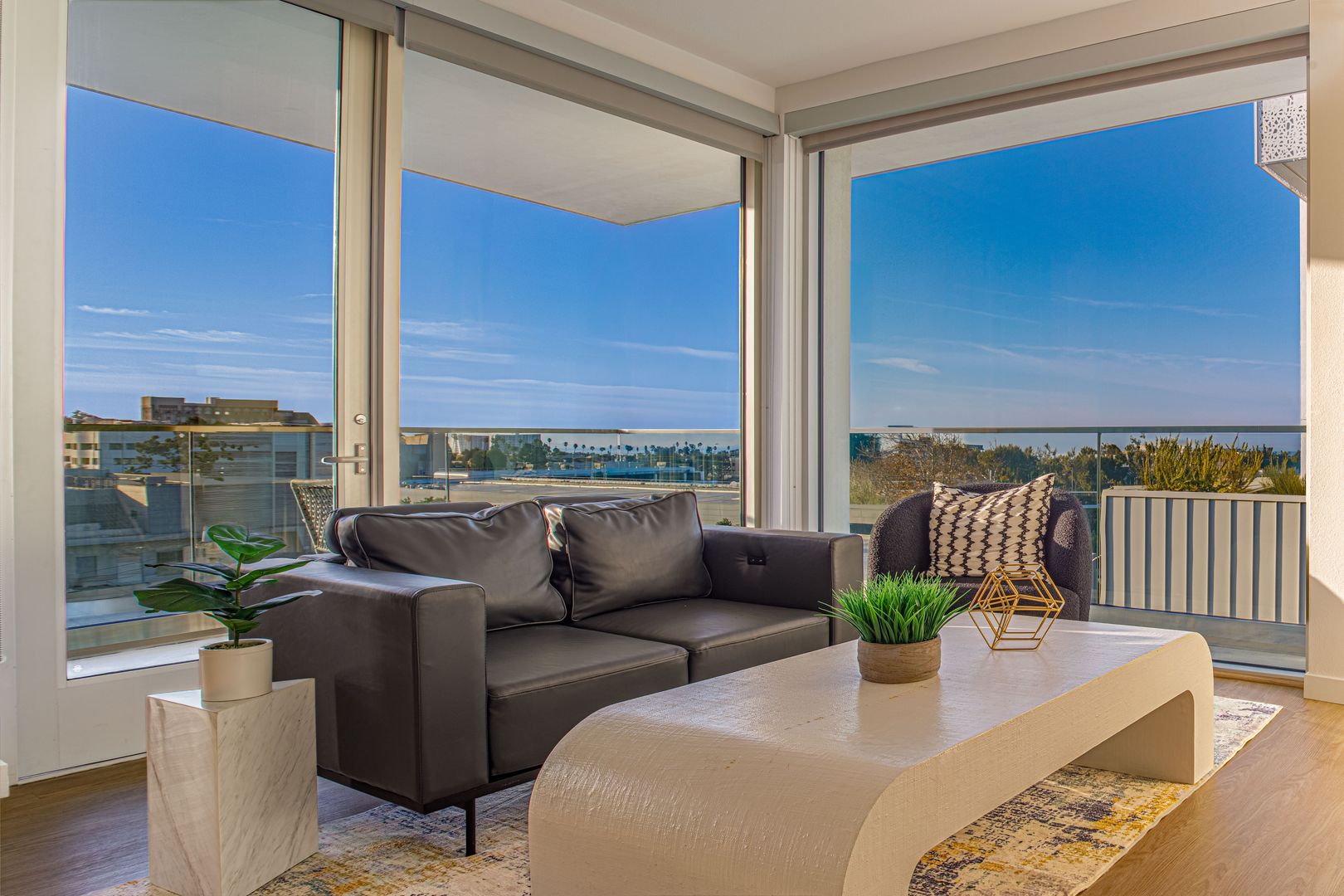 Santa Monica Apartment: 1550 Lincoln Boulevard