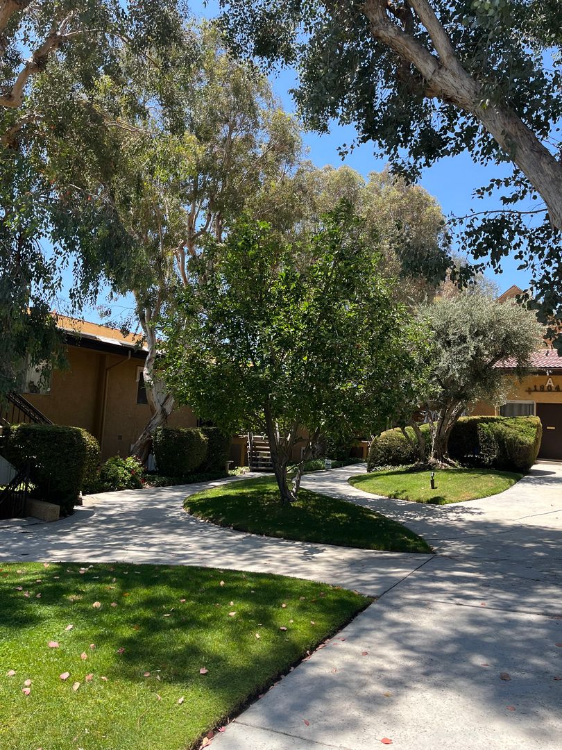 Santa Clarita Apartment: 18046 Beneda Lane