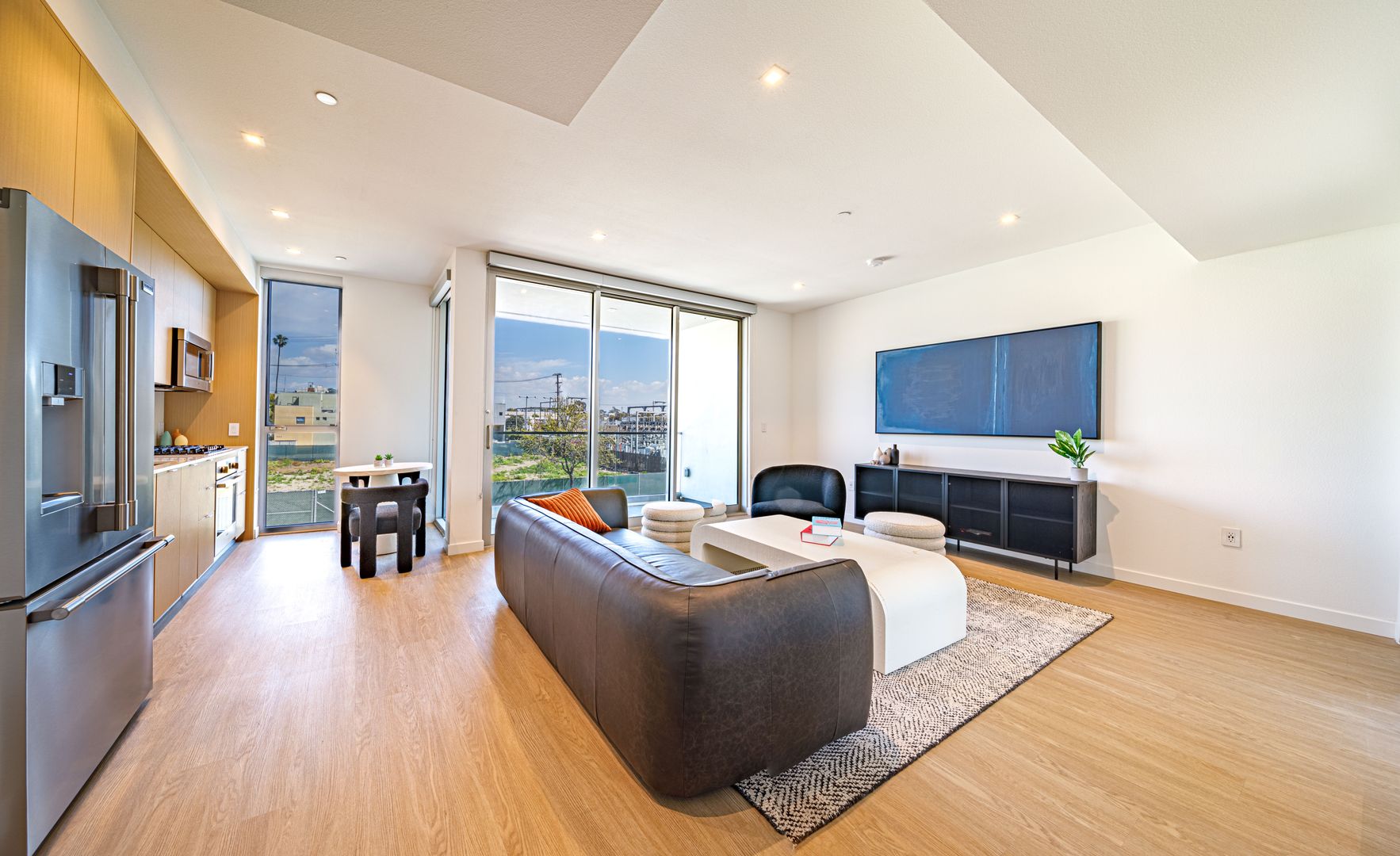 Santa Monica Apartment: 1550 Lincoln Boulevard