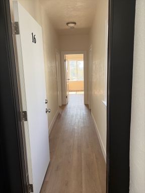 Cozy 1-Bedroom with Full Kitchen in Prime Los Angeles Location – photo 1