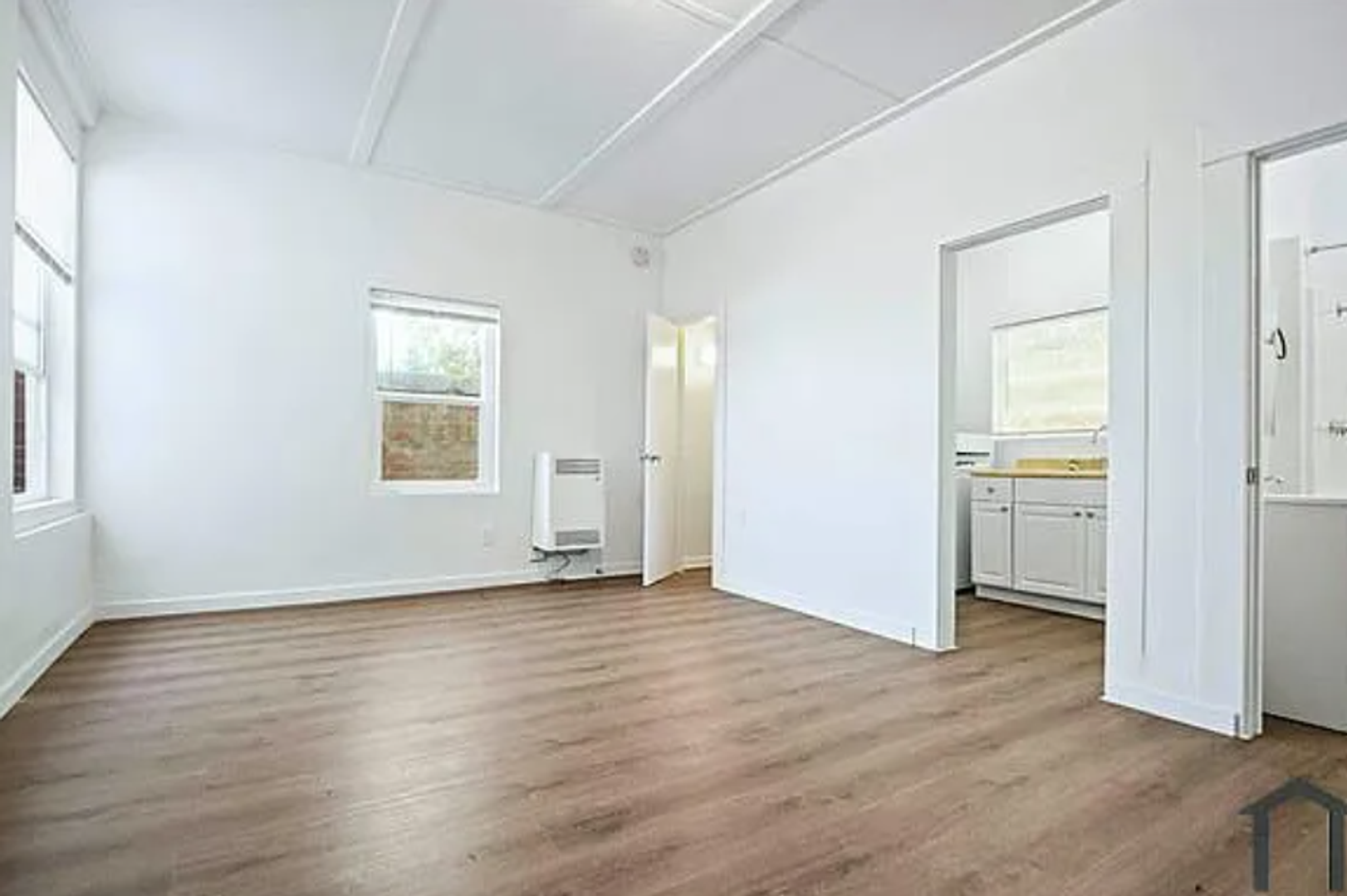 San Pedro Apartment: 1318 S. Pacific Ave