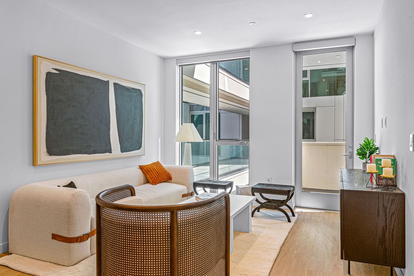 Santa Monica Apartment: 1550 Lincoln Boulevard