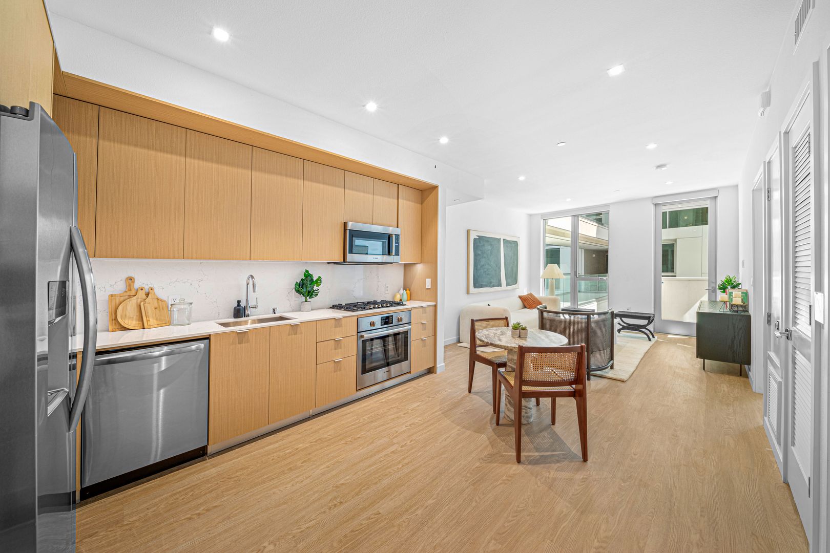 Santa Monica Apartment: 1550 Lincoln Boulevard