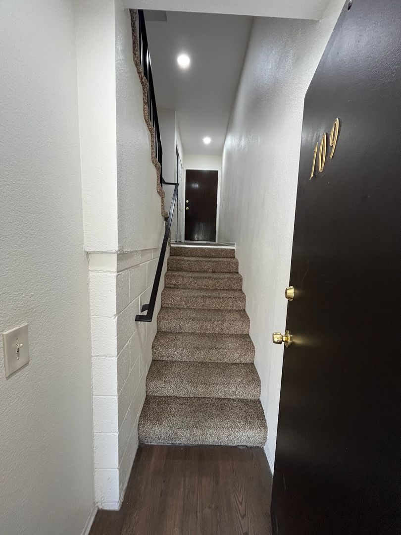 Santa Clarita Apartment: 18046 Beneda Lane
