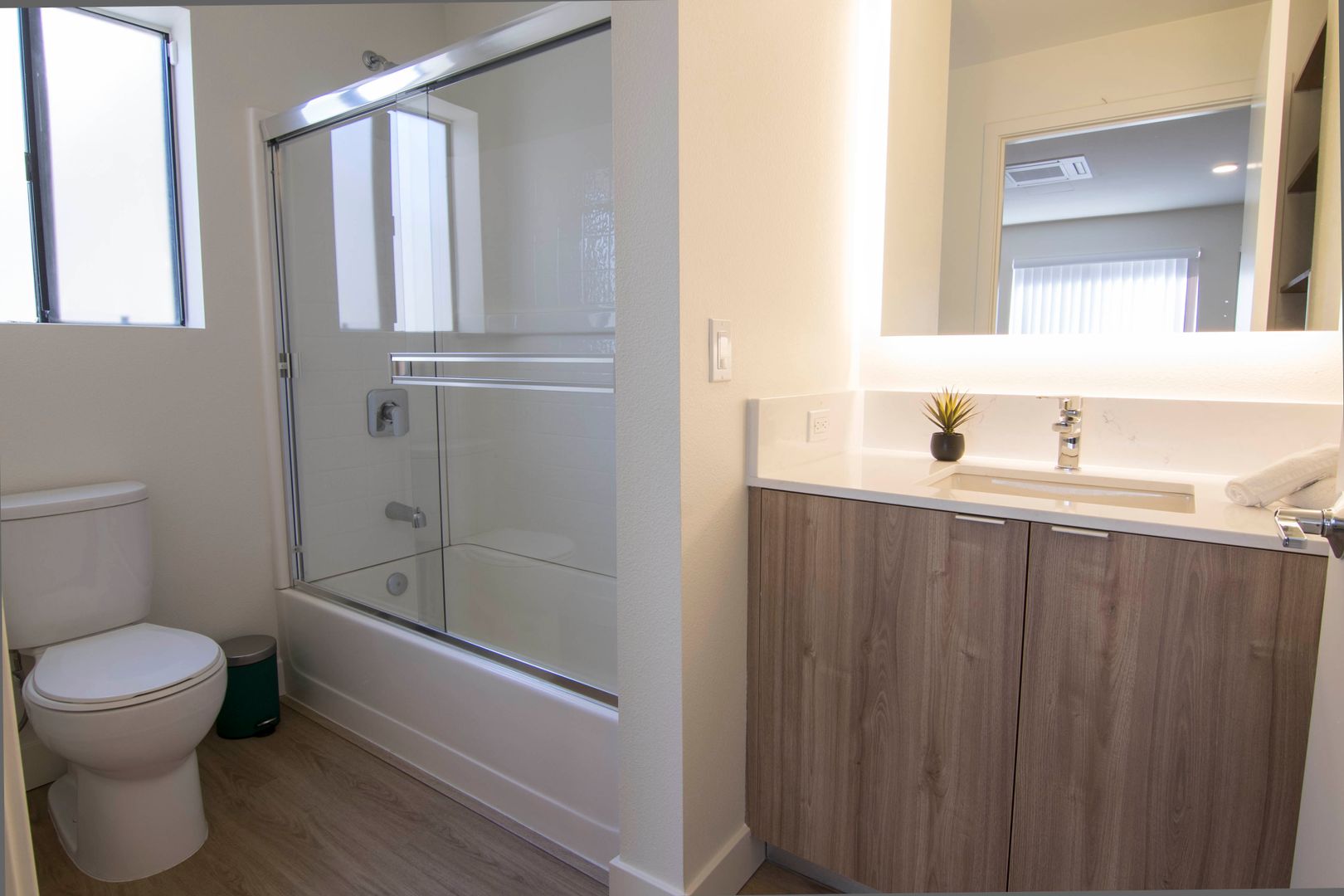 Canoga Park Apartment: 7810 Topanga Canyon Boulevard